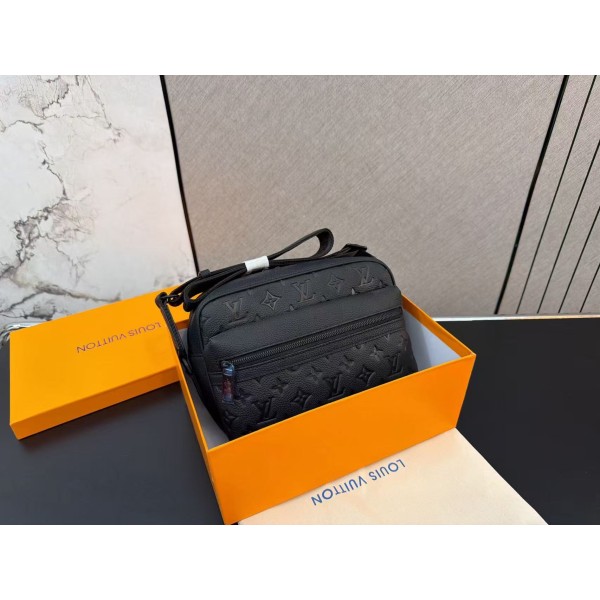 ¥520【LV】 ⭐t67I9⭐6Tvx⭐  尺寸：24 x 15CM ming