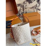 ¥540 【LV】⭐598ii⭐YI⭐尺寸：25CM vc