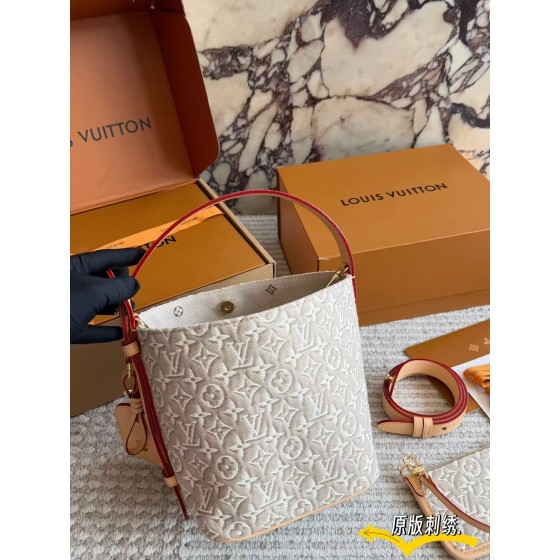 ¥540 【LV】⭐598ii⭐YI⭐尺寸：25CM vc