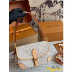 ¥620 【LV】⭐sX87⭐6u⭐尺寸：26CM vc