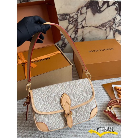 ¥620 【LV】⭐sX87⭐6u⭐尺寸：26CM vc