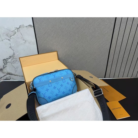 ¥470【LV】 ⭐4ERf⭐fYu9⭐尺寸：24 x 16CM ming