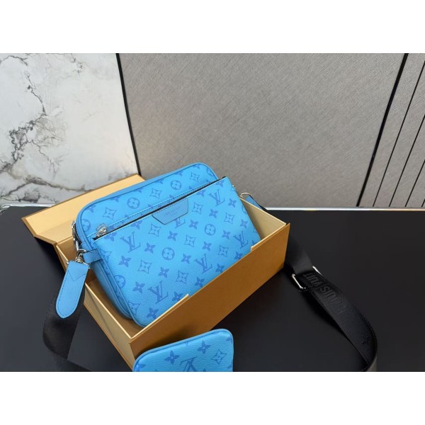 ¥480 【LV】⭐4POP⭐ahiI⭐尺寸：25 x 18 CM ming