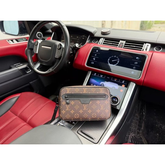 ¥440 【LV】⭐32Q5⭐a5s⭐尺寸：24.5x15.5x6CM 凯撒