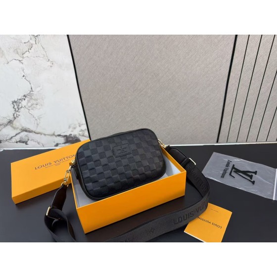 ¥405【LV】 ⭐Rff674⭐54⭐ 尺寸：13 x 22CM ming