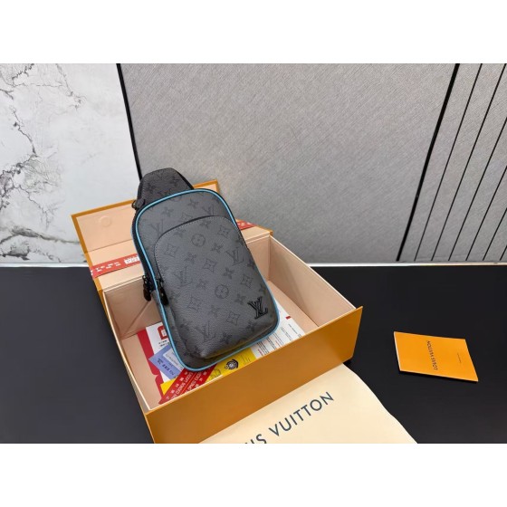 ¥420 【LV】⭐RRg65⭐87⭐ 尺寸：30 x 18CM ming
