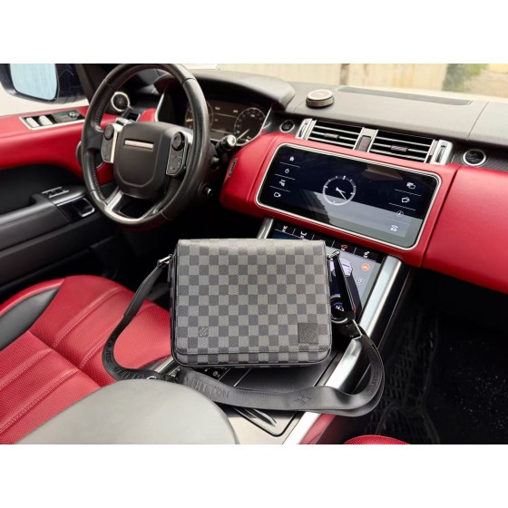 ¥450【LV】 ⭐Hup9⭐Q1⭐尺寸：26x20x7CM 凯撒