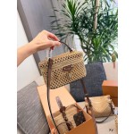 ¥475【LV】 ⭐F7b9⭐762⭐ 尺寸：19CM 鑫阳