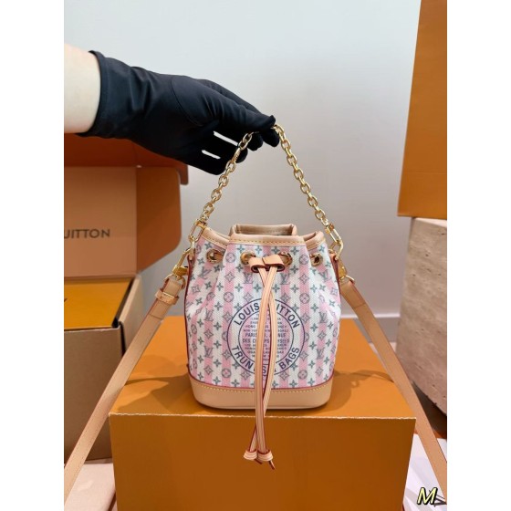 ¥480【LV】 ⭐E2x7u⭐21⭐尺寸：13×16×10CM 鑫阳