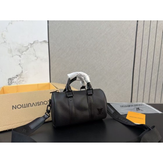 ¥480【LV】 ⭐4R6f⭐A21⭐  尺寸：12 x 21CM ming