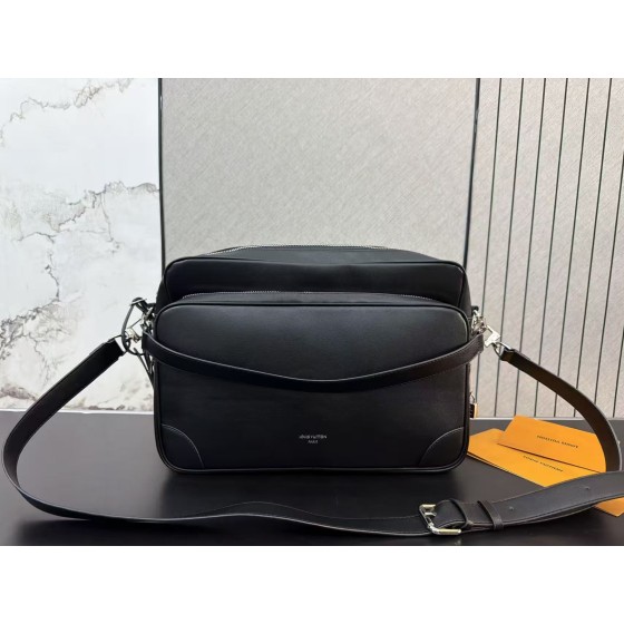 ¥470 【LV】⭐C56y⭐T67⭐尺寸： 37 x 26 CM ming