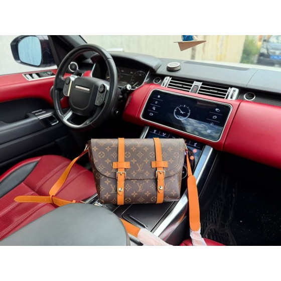 ¥495【LV】 ⭐e56T⭐67⭐ 尺寸：32x19.5x11CM 凯撒