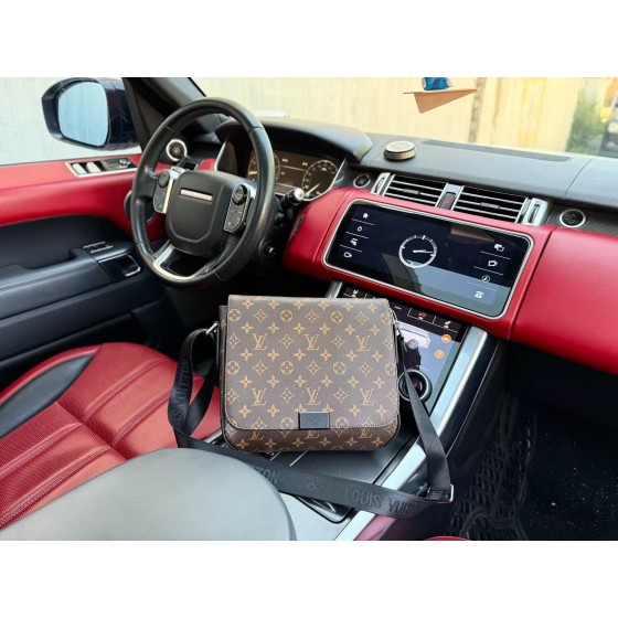 ¥440 【LV】⭐vT902⭐556⭐尺寸：25x23x6CM 凯撒
