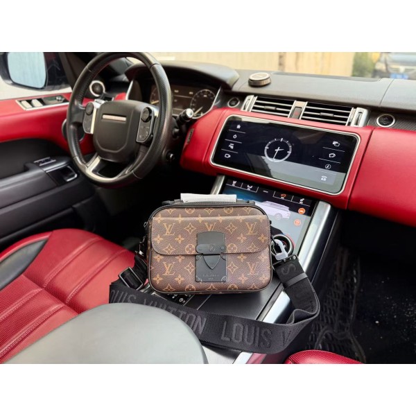 ¥495【LV】 ⭐V79u5⭐23⭐ 尺寸：24x18x8CM 凯撒
