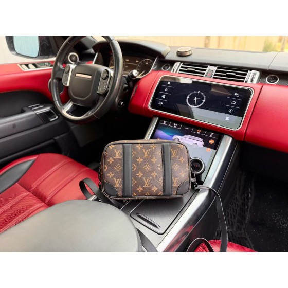 ¥495【LV】 ⭐E36YV⭐d5⭐ 尺寸：24x15x6CM 凯撒