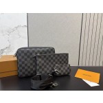 ¥450 【LV】⭐E6V⭐R5⭐尺寸：25 x 18 CM ming
