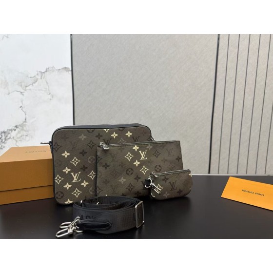 ¥450【LV】 ⭐632⭐AX7⭐ 尺寸： 25 x 18CM ming