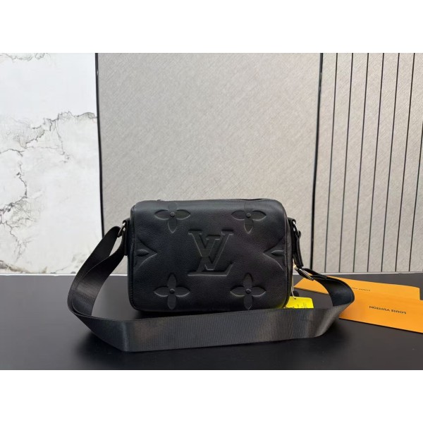 ¥450【LV】 ⭐45RD⭐GY6⭐尺寸：26 x 18CM ming
