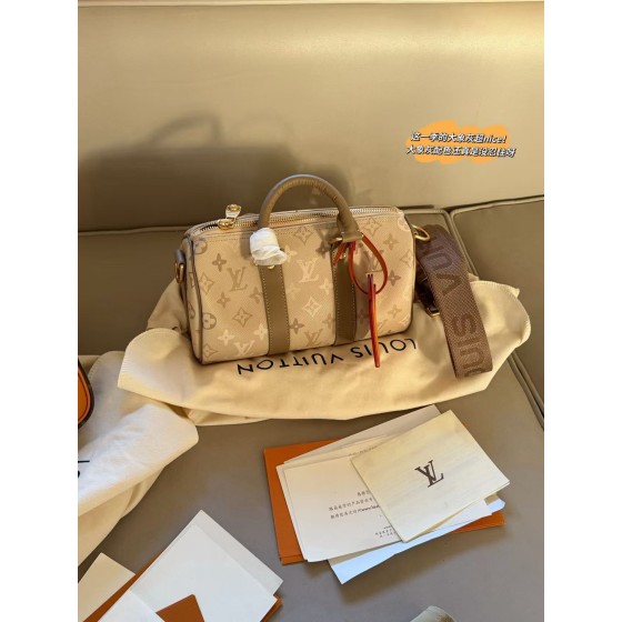 ¥480 【LV】⭐56⭐M79⭐尺寸：24×15CM 雪