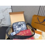 ¥460.00-480.00【LV】 ⭐4891⭐2Y⭐尺寸：25 x 18CM 20 x 27CM ming