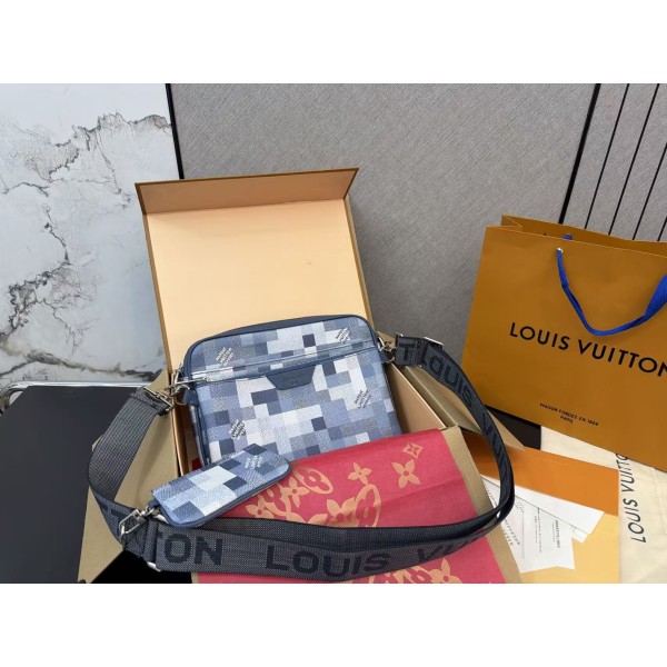 ¥460.00-480.00【LV】 ⭐4891⭐2Y⭐尺寸：25 x 18CM 20 x 27CM ming