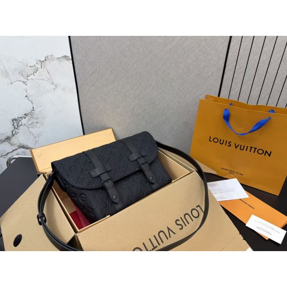 ¥480 【LV】⭐008⭐X67⭐尺寸：29 x 25CM ming