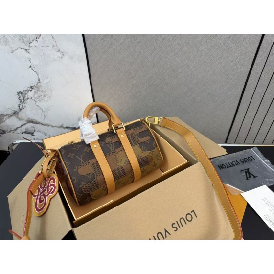 ¥420【LV】 ⭐909⭐T67⭐尺寸：25CM ming