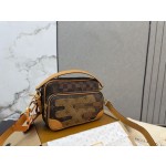 ¥410 【LV】⭐879⭐AST1⭐ 尺寸：25 x 17 CM ming