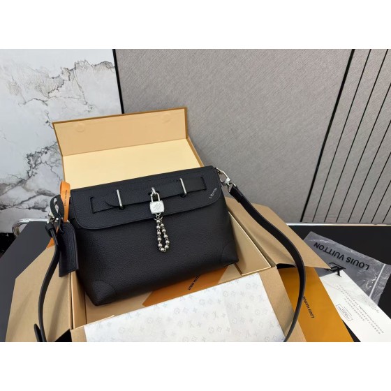 ¥480 【LV】⭐024⭐59⭐ 尺寸：20 x 30CM ming