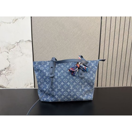 ¥440 【LV】⭐56⭐S4D⭐尺寸：36 x 30CM ming