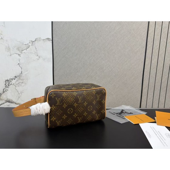 ¥410 【LV】⭐451⭐D4⭐尺寸：13 x 23CM ming