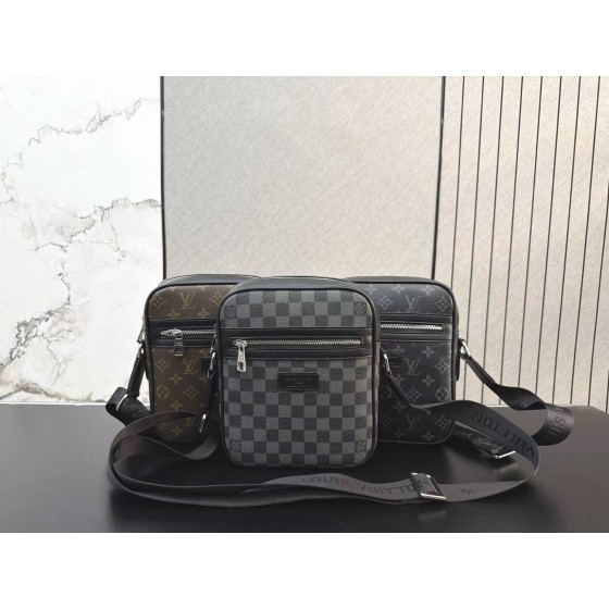 ¥410 【LV】⭐648⭐5T⭐尺寸： 20 x 24CM ming