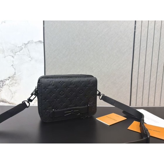 ¥405【LV】 ⭐H73⭐81⭐尺寸： 24 x 17CM ming