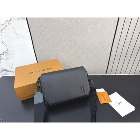 ¥480【LV】 ⭐Y79⭐63⭐尺寸：23 x 17 CM ming