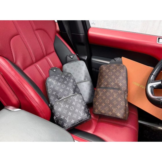 ¥450 【LV】⭐829⭐H7⭐ 尺寸：20x31x10CM 凯撒