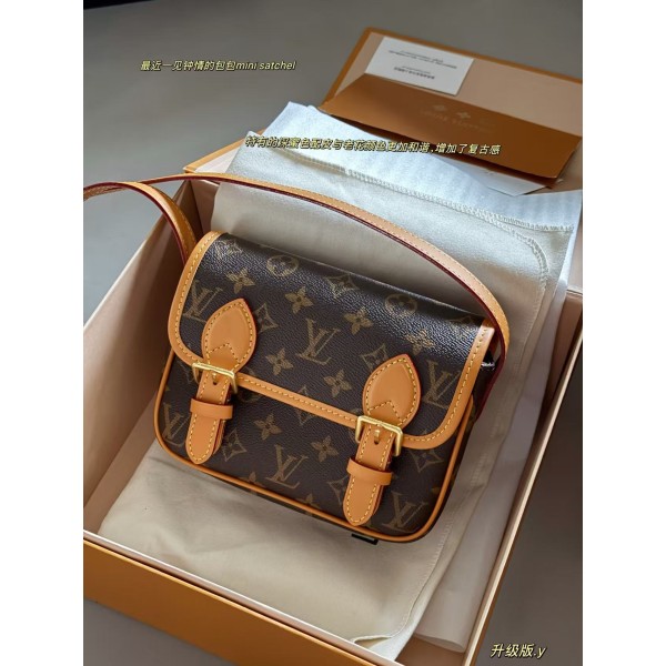 ¥495 【LV】⭐78⭐b4⭐尺寸：20×14CM 雪