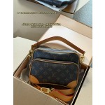 ¥495【LV】 ⭐92⭐7h⭐尺寸：25×17.5CM 雪