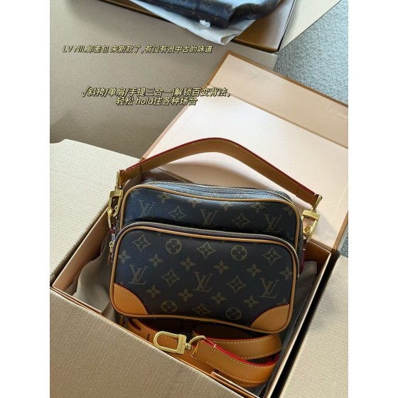 ¥495【LV】 ⭐92⭐7h⭐尺寸：25×17.5CM 雪