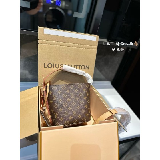 ¥580【LV】⭐⭐M12⭐92⭐5尺寸 长16cm 宽12cm 高18cm 牧