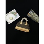 ¥580 【LV】⭐⭐M531⭐52 尺寸】：24cm * 18cm * 班