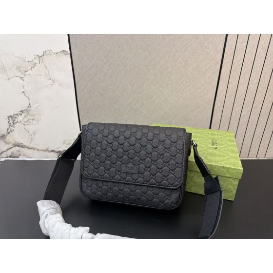 ¥490 【GUCCI】⭐E46⭐VM9⭐ 尺寸：26 x 20 CM ming