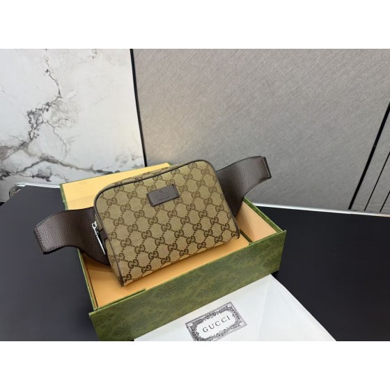 ¥415 【GUCCI】⭐651⭐G7H⭐ 尺寸：13 x 23CM ming