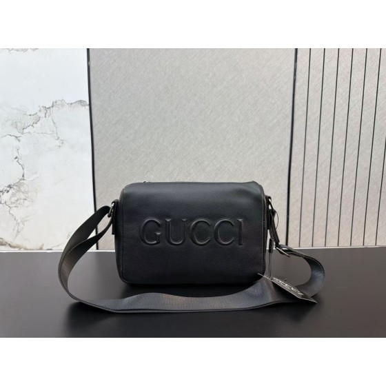 ¥450 【GUCCI】⭐900⭐E5Y⭐尺寸： 26 x 18CM ming