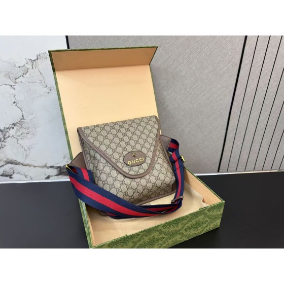 ¥440 【GUCCI】⭐H79L⭐89⭐尺寸：27 x 27CM ming
