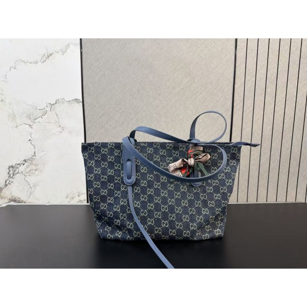 ¥460【GUCCI】 ⭐427⭐W2V⭐ 尺寸：36 x 30CM ming
