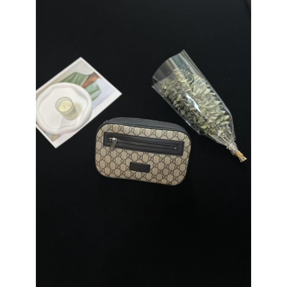 ¥410【GUCCI】 ⭐⭐4742⭐93 SIZE：24.5 * 5 * 14cm