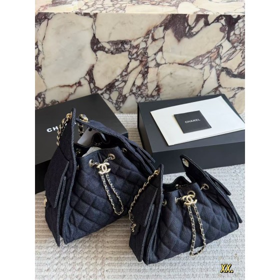 ¥660.00-690.00 【CHANEL】⭐676Py⭐6fV⭐ 尺寸：22×15CM 26×20CM vc
