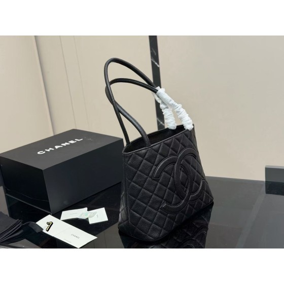 ¥680【CHANEL】 ⭐821⭐A6P⭐  尺寸：30×24CM 柒