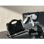 ¥420 【CHANEL】⭐⭐B14⭐880 尺寸长*宽*高：20.5*3.5*17cm 倾注