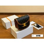 ¥580 【CELINE】⭐⭐-04L⭐U 长*宽*高：18.5*6*16cm 娜娜
